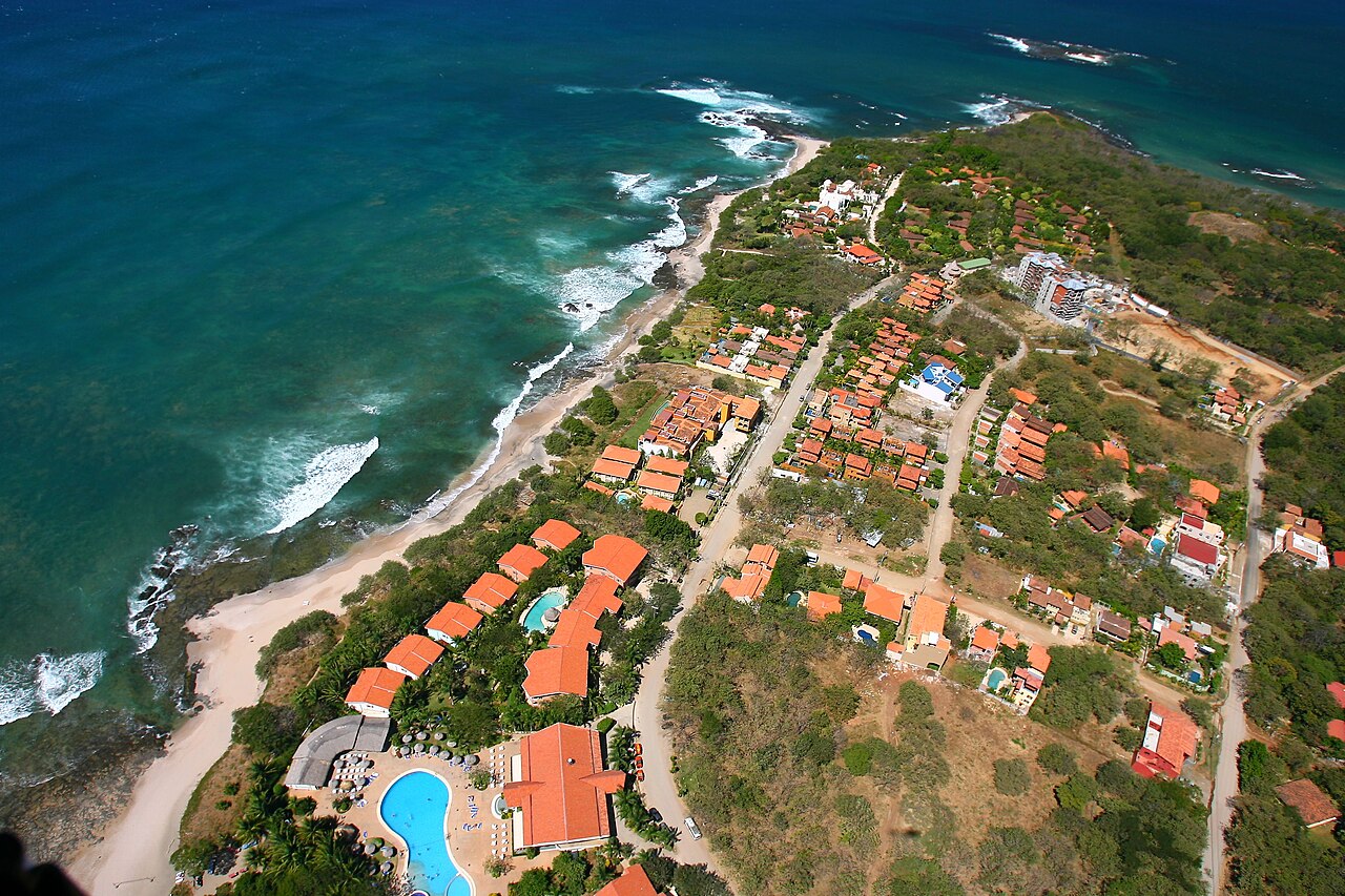 Playa Langosta, Tamarindo
