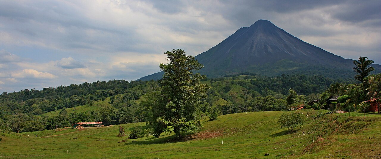 Miradores del Volcán Arenal, Volcán Arenal